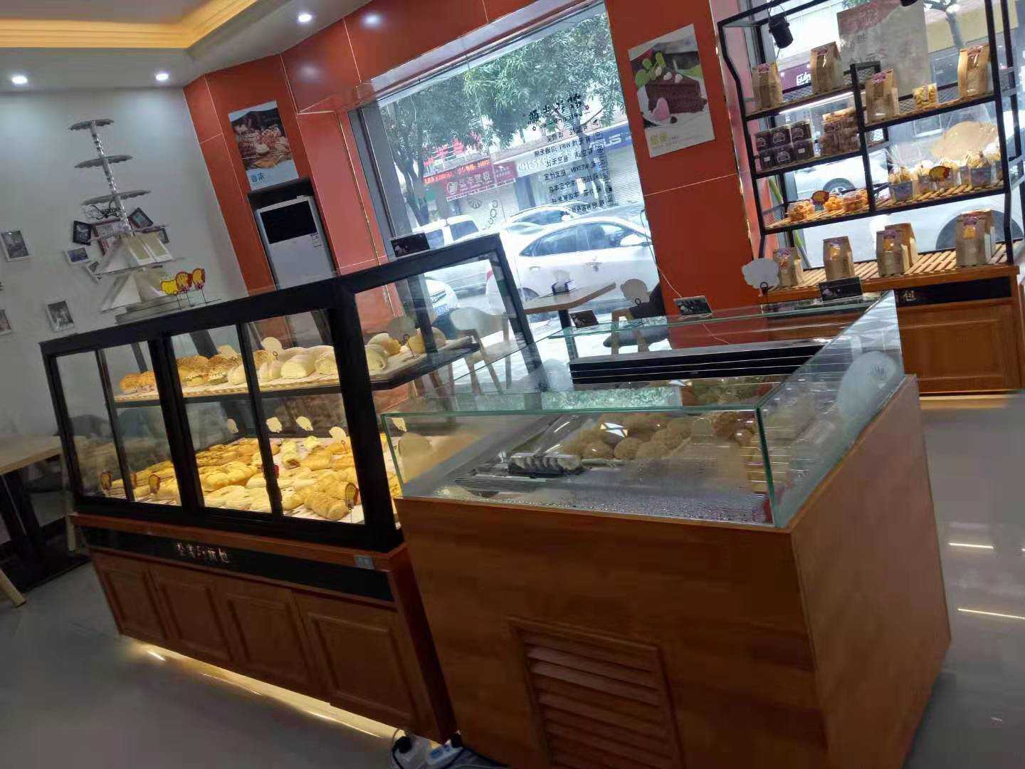 如意面包店貨架