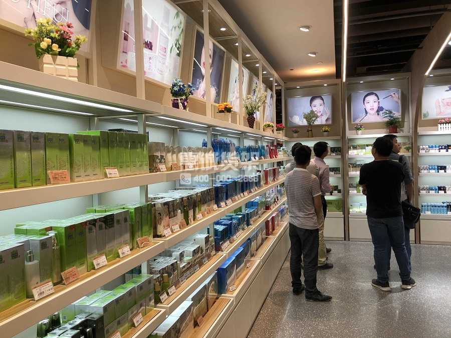 龍歸蘇鉑超市-化妝品貨架