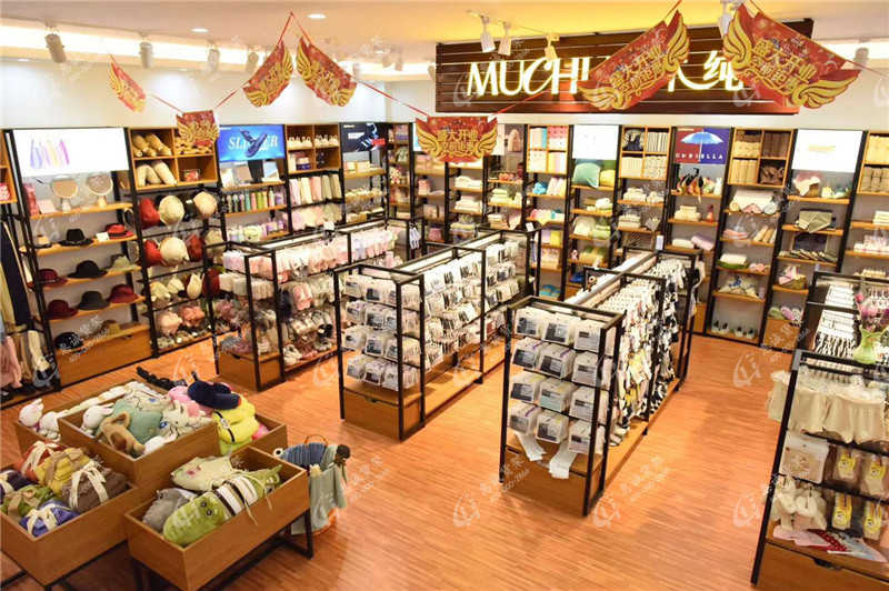 展柜的擺放會(huì)影響整體店面形象
